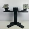 Doppel-Monitorhalterung mit Standfuß und zwei schwenkbaren Monitoraufnahmen