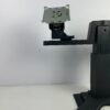 Doppel-Monitorhalterung mit Standfuß und zwei schwenkbaren Monitoraufnahmen