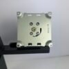 Doppel-Monitorhalterung mit Standfuß und zwei schwenkbaren Monitoraufnahmen