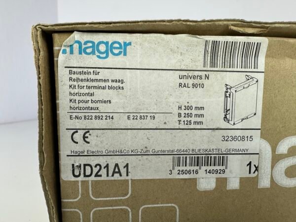 Hager UD21A1 Baustein für Reihenklemmen waagerecht univers N 300 × 250 mm